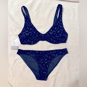 NWT VUORI 2pc bathing suit .size medium.